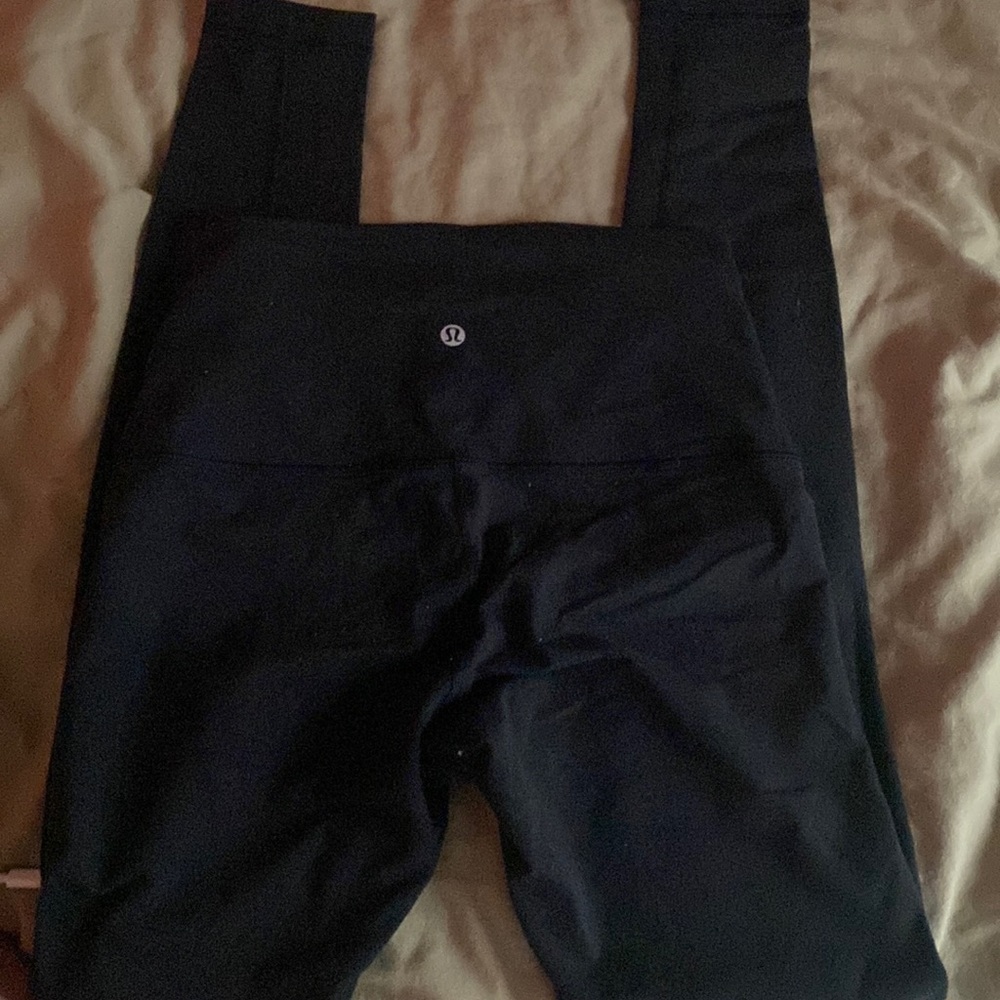 lululemon size 8 leggings wunder under. never worn only washed